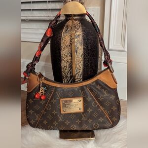 LV Monogram Thames PM | Classic Shoulder Bag